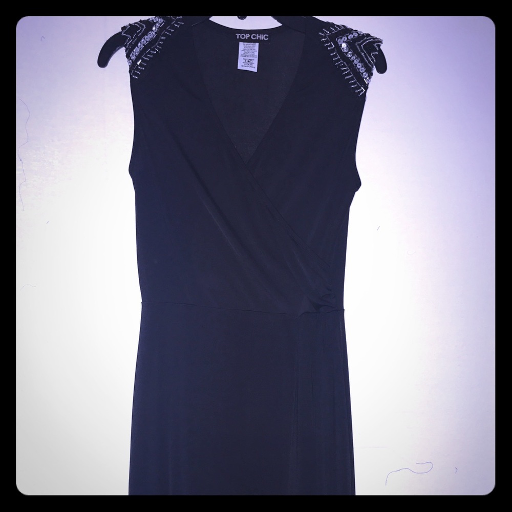 ➿Black dress with shoulder detail