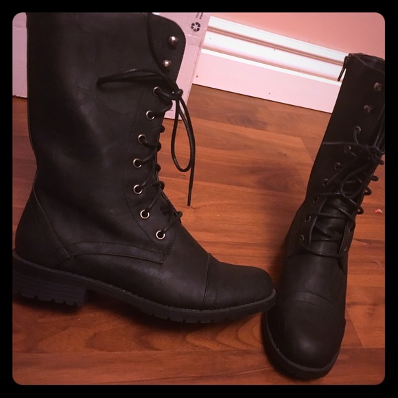 Shoes - Lace up combat boots‼️