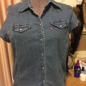 Levi's button down short sleeve shirt