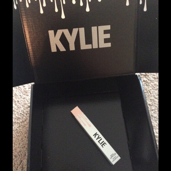 NBW Kylie Cosmetics HEIR metal lip stick - Picture 2 of 4