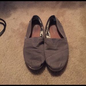 Women's grey toms size 8