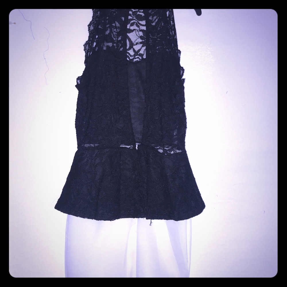 🃏Black and white peplum dress with lace