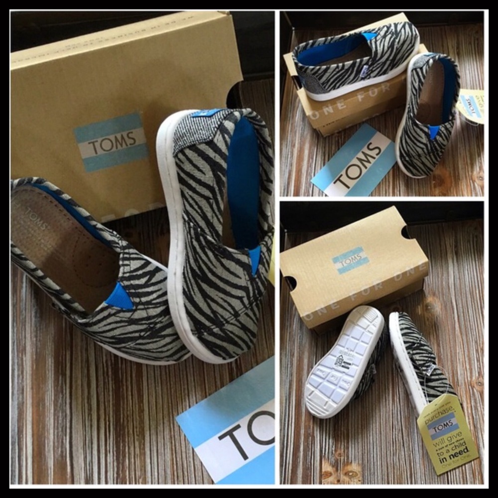 ❗️1-HOUR SALE❗️TOMS CANVAS SLIP ON SHOES - Picture 4 of 6