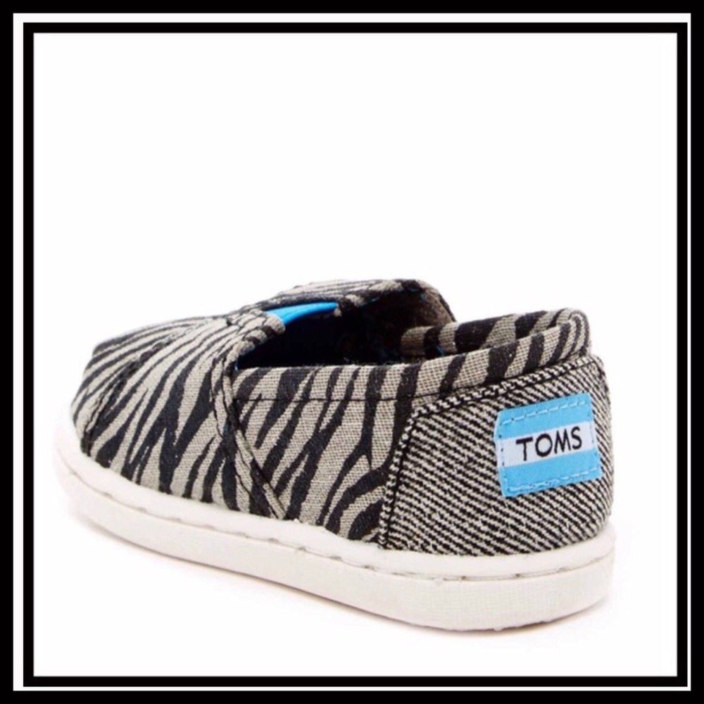 ❗️1-HOUR SALE❗️TOMS CANVAS SLIP ON SHOES - Picture 5 of 6
