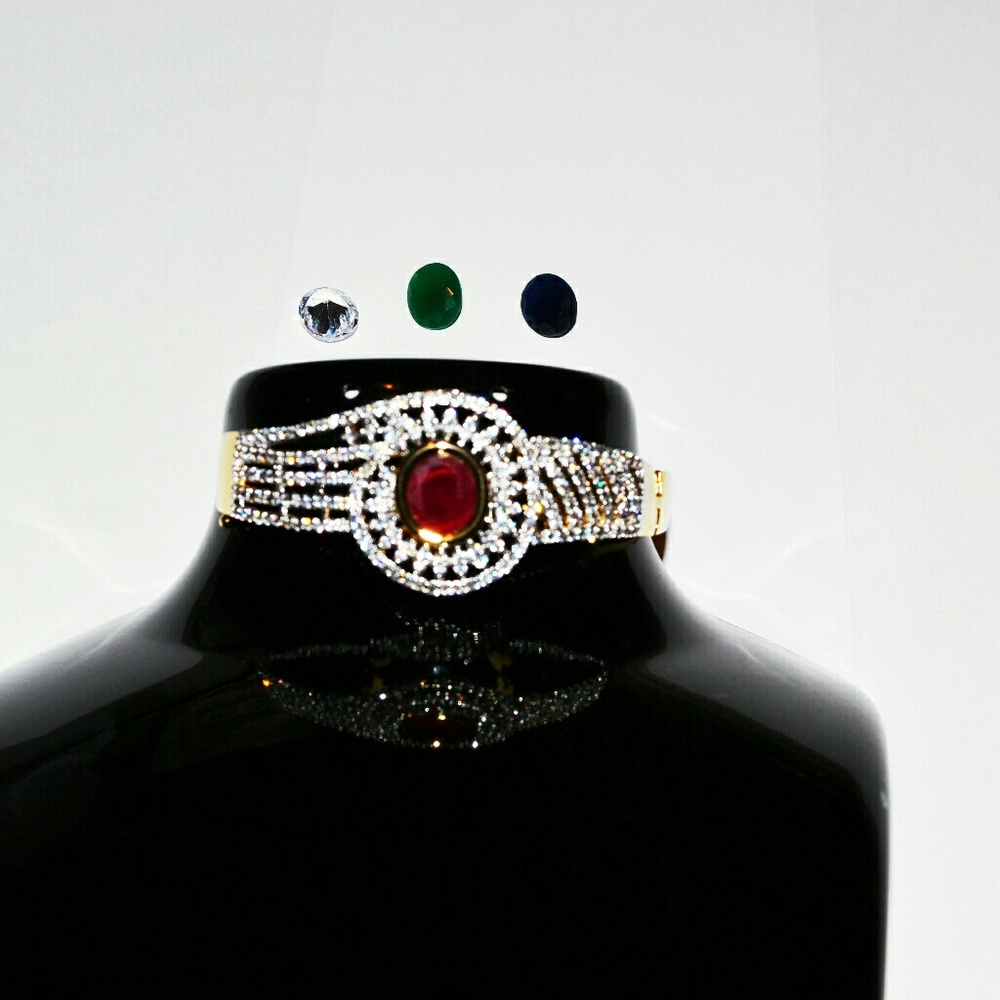 Chandelier bracelet with changeable stone
