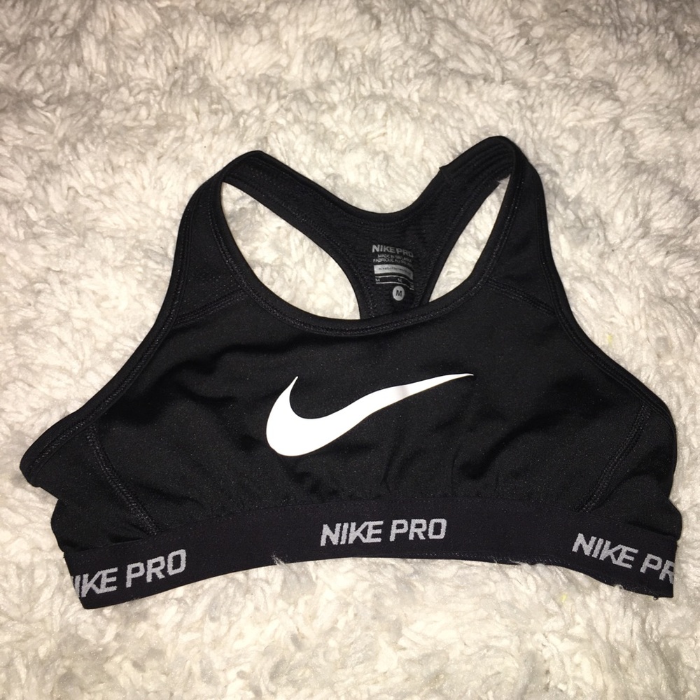 Black nike sports bra