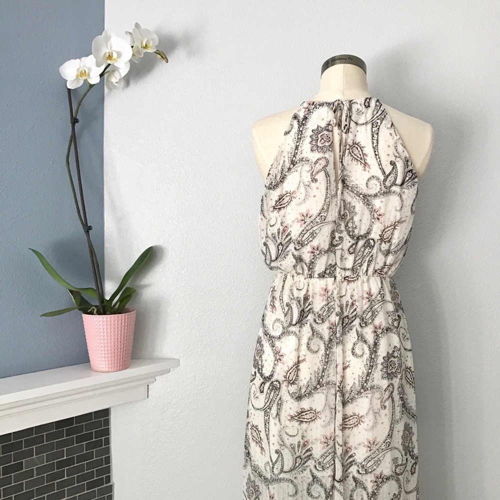 🔺LAST ONE🔺White Paisley Halter Maxi Dress - Picture 3 of 8