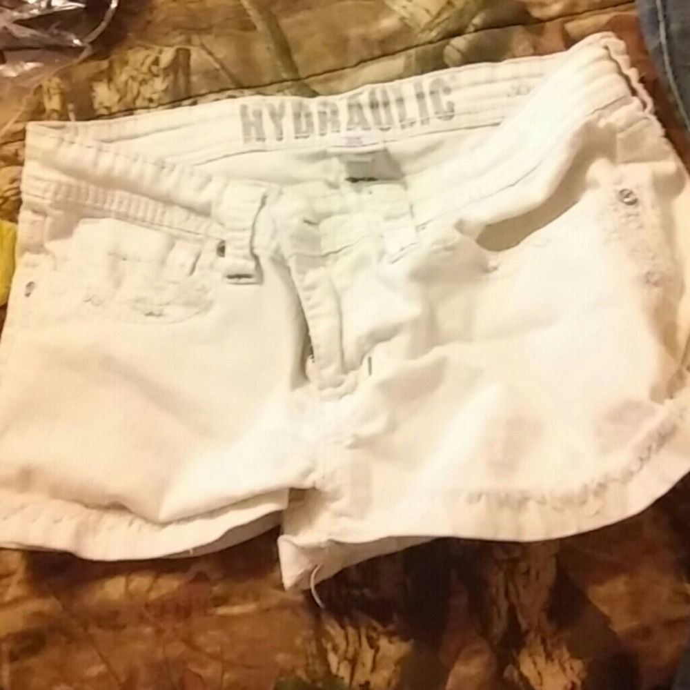 Hydraulic shorts