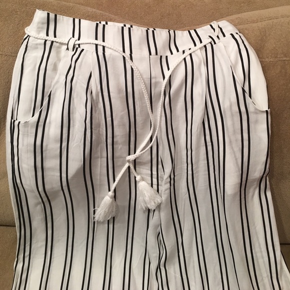 ❤️HP❤️Stripe Print Two Piece Set- EGG SHELL - Picture 5 of 6