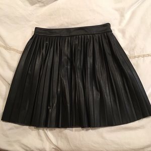Aritzia (Le Fou by Wilfred) Leather Pleated Skirt