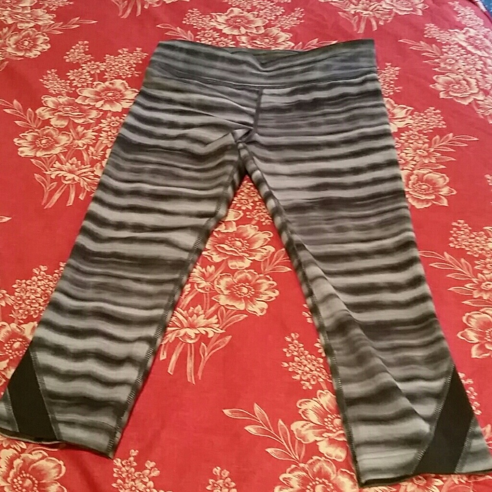 Womens Under Armour fitted capris