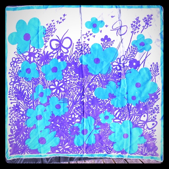 Vintage Vera Neumann Silk Hand-Rolled Scarf Large - Picture 2 of 5