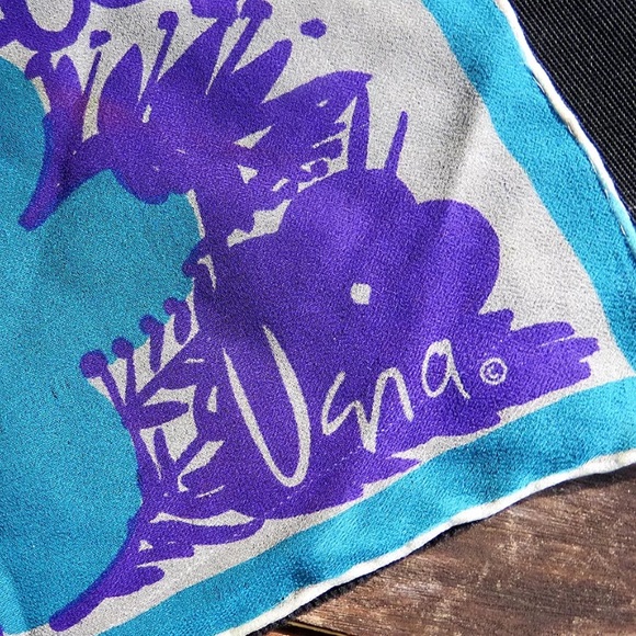 Vintage Vera Neumann Silk Hand-Rolled Scarf Large - Picture 3 of 5
