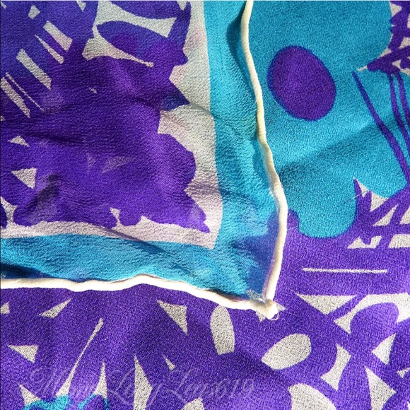 Vintage Vera Neumann Silk Hand-Rolled Scarf Large - Picture 5 of 5