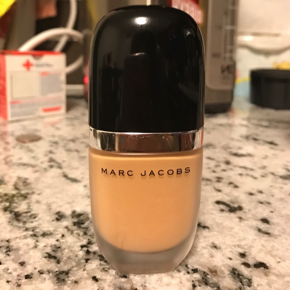 Marc Jacobs Genius Gel foundation #42 Golden Light
