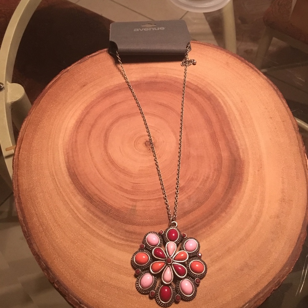 Three shades of pink/orange pendant necklace