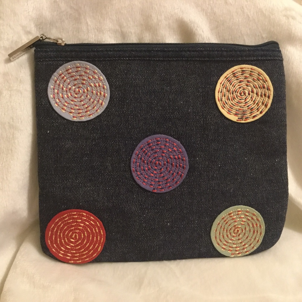 ✨Bath and Body Works Zipper Pouch✨