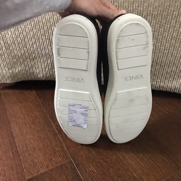 Vince brand new deep purple suede chukkas