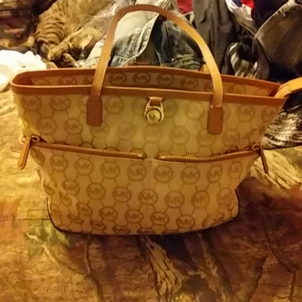 Micheal kors ourse with wallet