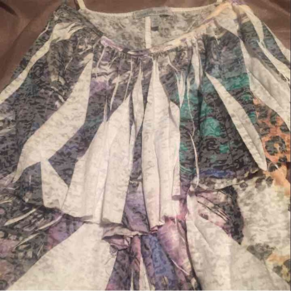 Woman's Top - Picture 2 of 2