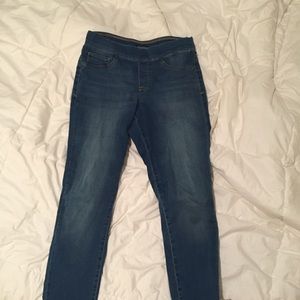 Breathable jeans with deep blue color