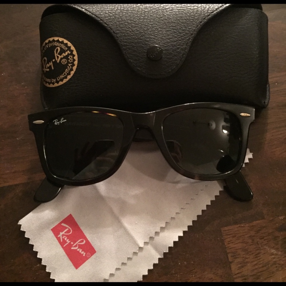 Ray Ban classic wayfarer sunglasses