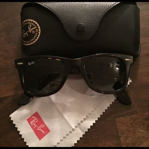 Ray Ban classic wayfarer sunglasses