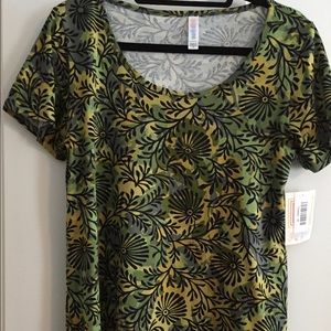 NWT LuLaRoe Medium Classic Tee