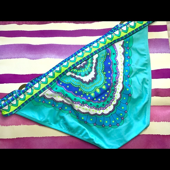 👙NWT Victoria's Secret Swimsuit🌼 - Picture 6 of 6