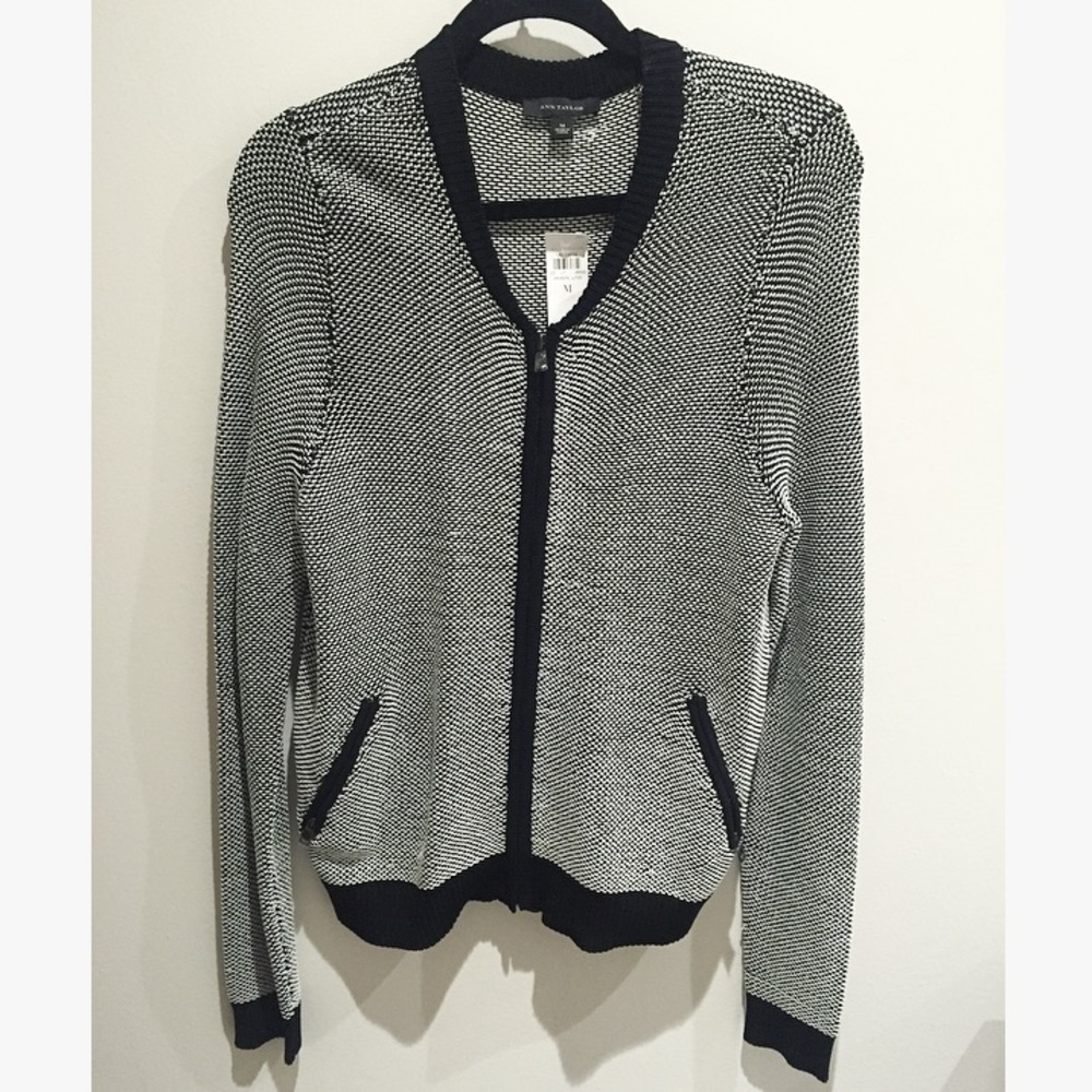 Price drop! 🔥 Ann Taylor Textured Zip Up