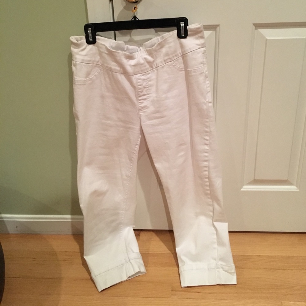 Soft Surrondings white crop jeans with a cuff.