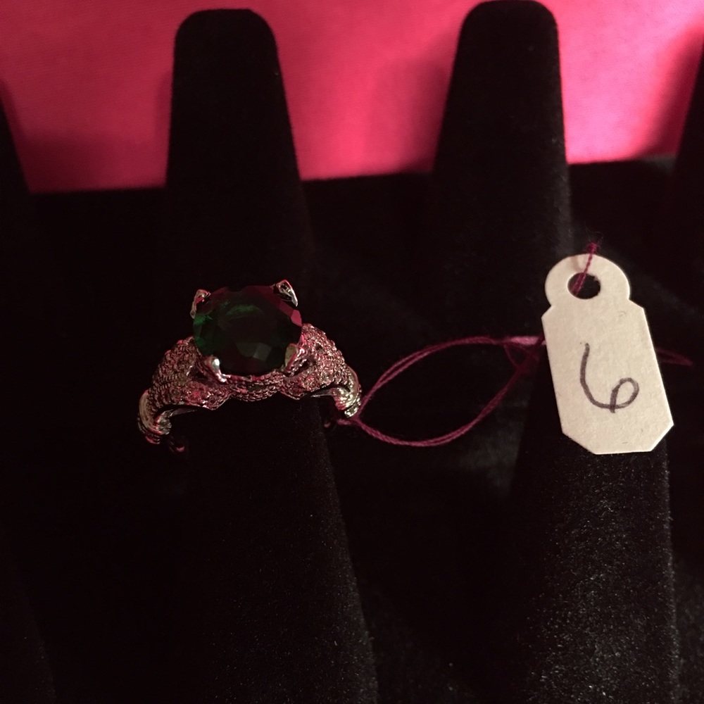 Ring - Picture 3 of 3
