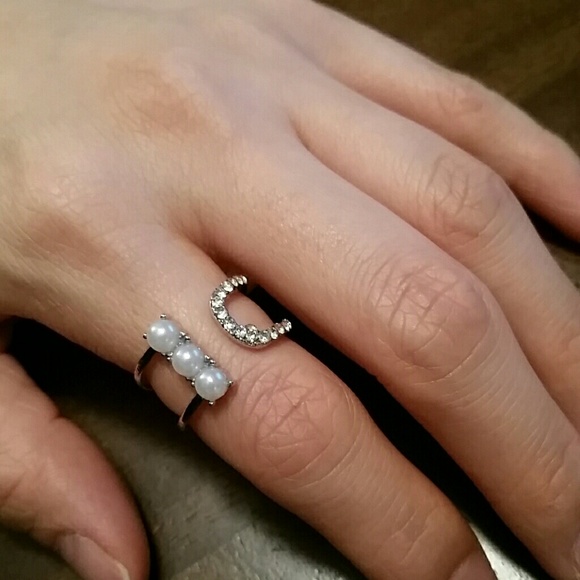 Triple Pearl Multi Stone Ring - Picture 4 of 4