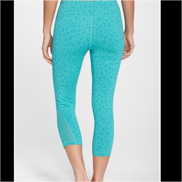 Zella Pants - 💖Zella Live In Streamlined Capris