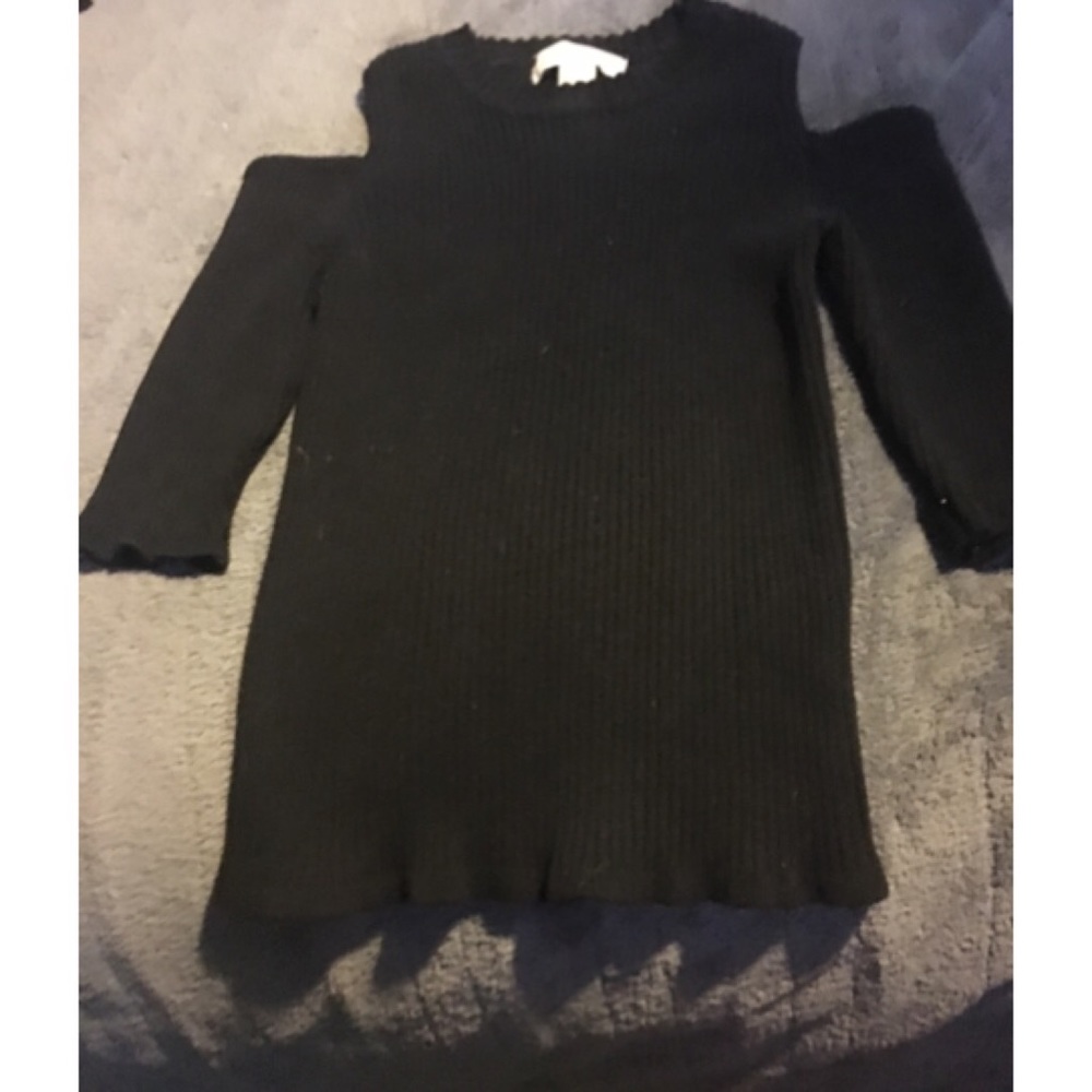 Black open shoulder crop top