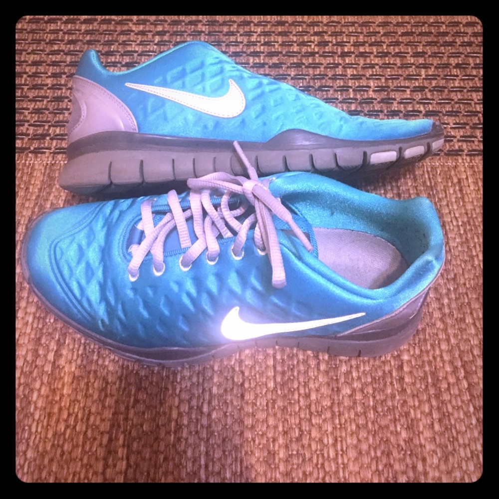 Nike Tri Fit Sneakers