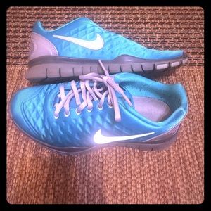 Nike Tri Fit Sneakers