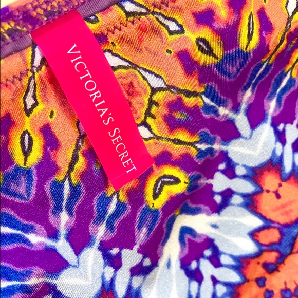 👙NWT Victoria's Secret Swimsuit🌺 - Picture 7 of 7