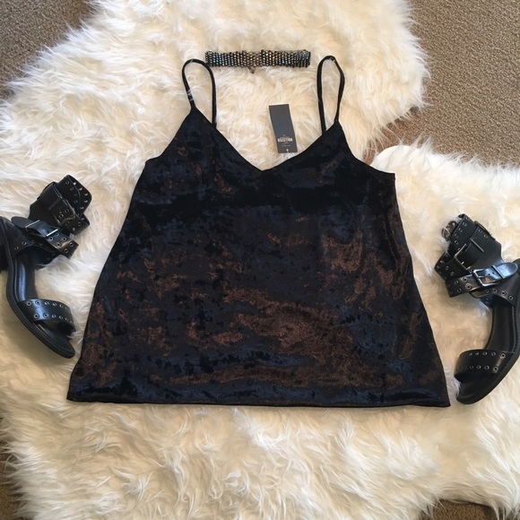 Velvet Adjustable Strap Black Cami from Hollister - Picture 3 of 6