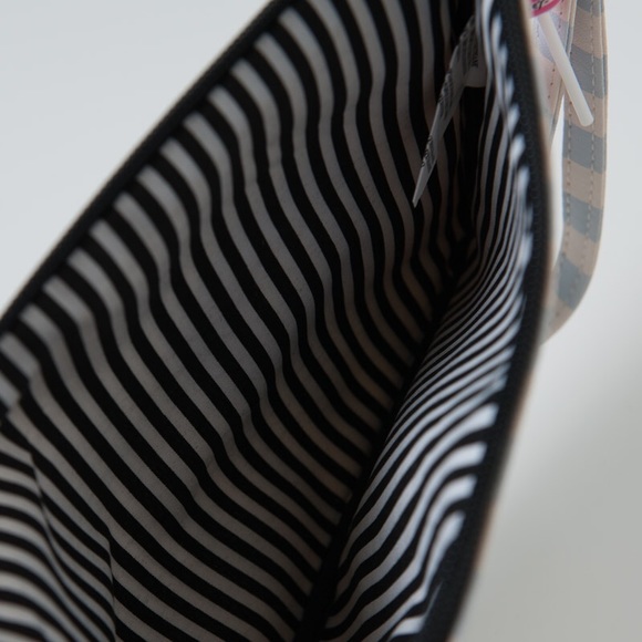 🆕 Betsey Johnson Donut Pouch NWT Blue White - Picture 3 of 3