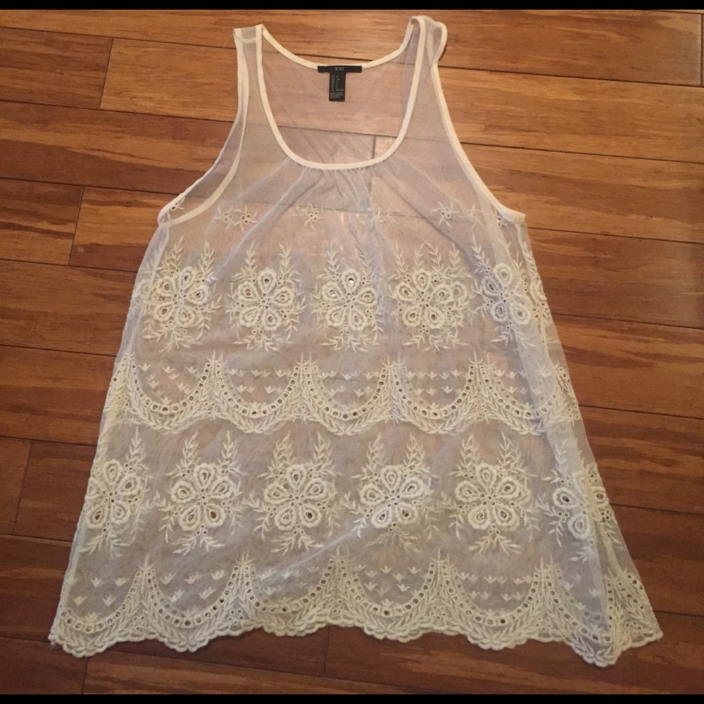 Adorable off-white, lace tank