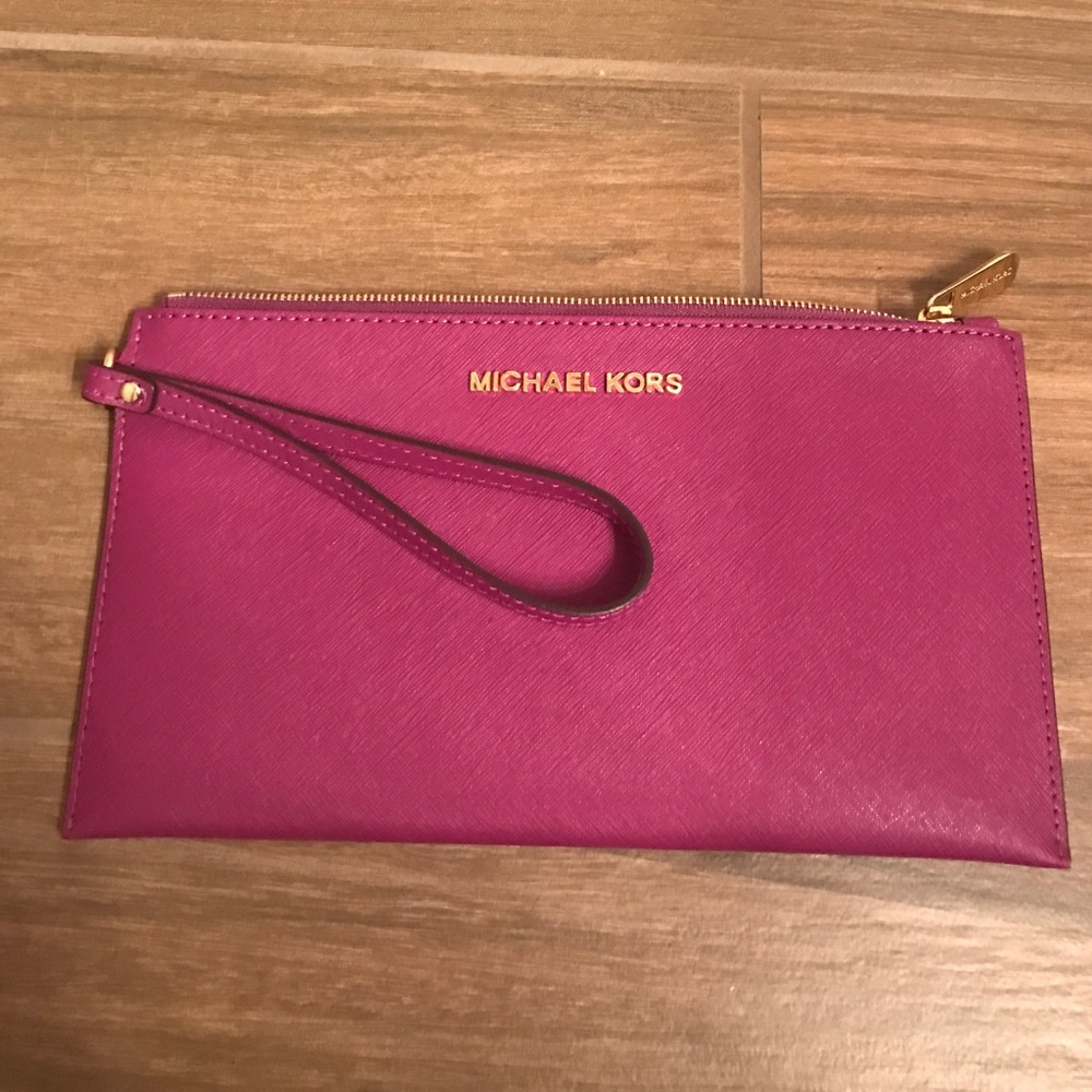 Michael kors wristlet