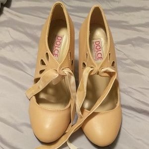 Slightly worn size 7 heels DISCOUNTED SHIPPING!