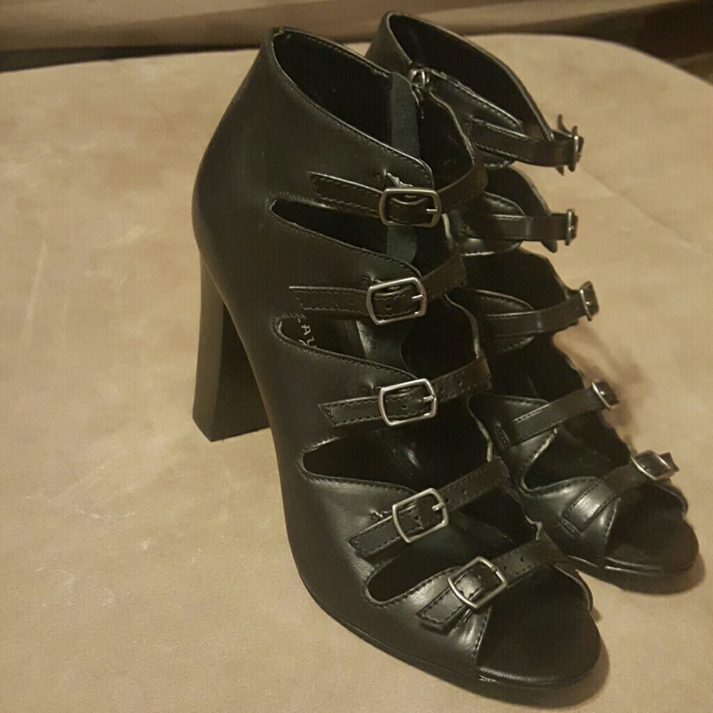 Chinese Laundry sandals sz. 8 1/2 NWOT