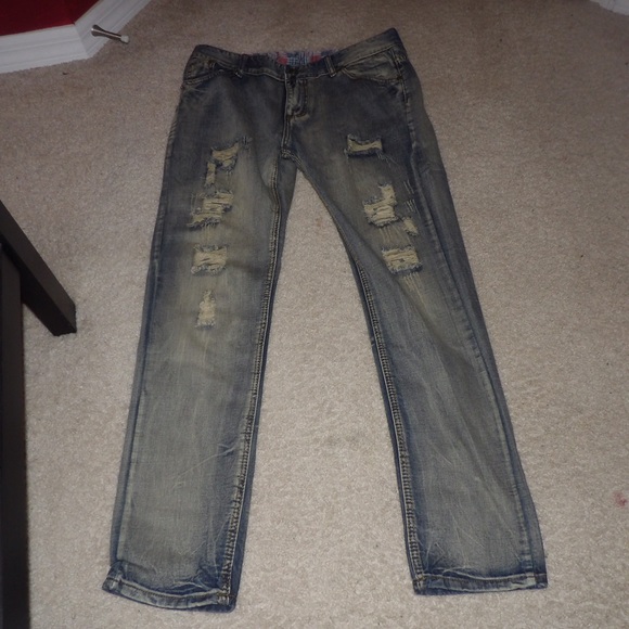 Distressed Lightwash Jeans - Picture 1 of 2
