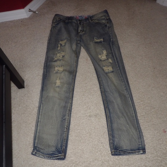 Distressed Lightwash Jeans - Picture 2 of 2
