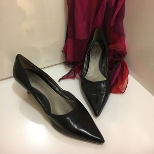 Bandolino leather dressy low pump w/fabric edge 7