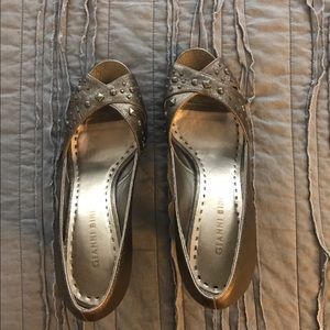 Gianni Bini bronze peep toe shoes