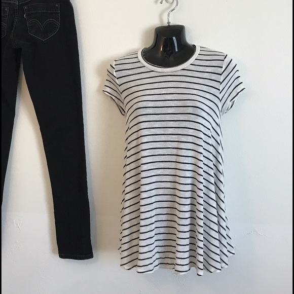 Tobi black and white striped blouse. Size small - Picture 2 of 3