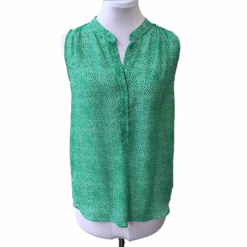 ☀️Sale☀️Green and white dot hi-low sleeveless top